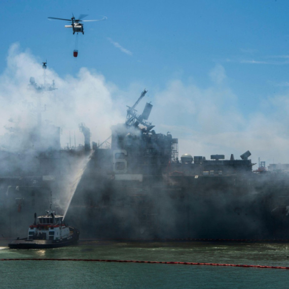 Goreo američki vojni brod