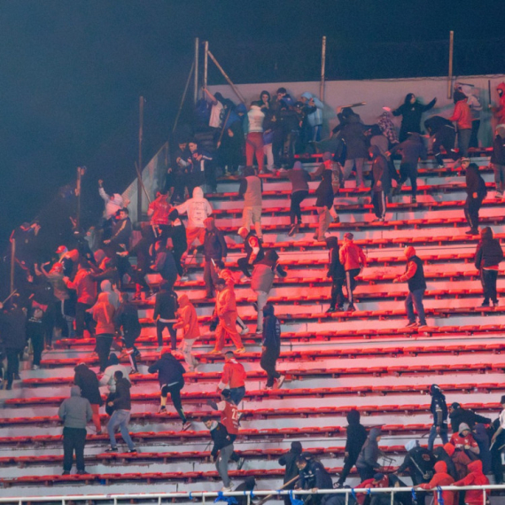 Totalni haos u Južnoj Americi: Krvavi obračun huligana – dete tukli šipkom, ima i mrtvih? VIDEO