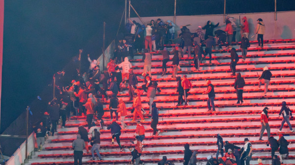 Totalni haos u Južnoj Americi: Krvavi obračun huligana – dete tukli šipkom, ima i mrtvih? VIDEO