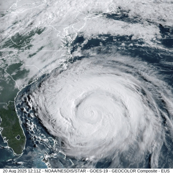 I, Erin je počeo da udara