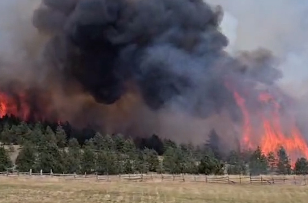 Veliki požar bukti; Zatvoren put u Srbiji, jak vetar otežava gašenje FOTO/VIDEO