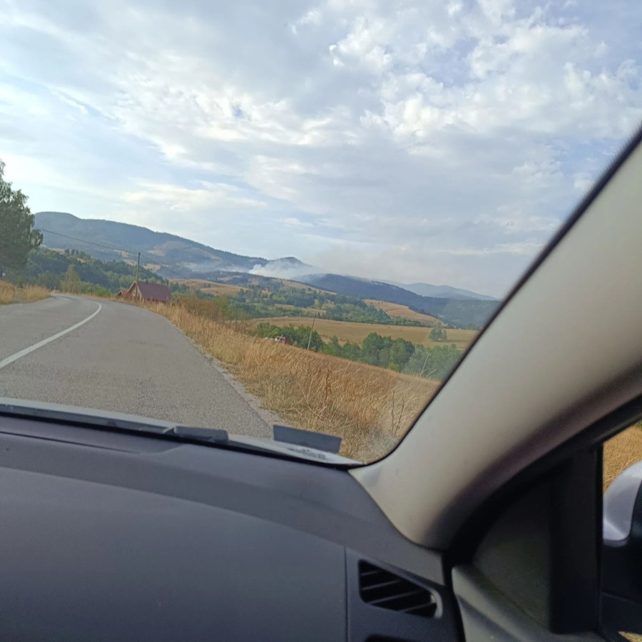 Veliki požar bukti; Zatvoren put u Srbiji, jak vetar otežava gašenje FOTO/VIDEO
