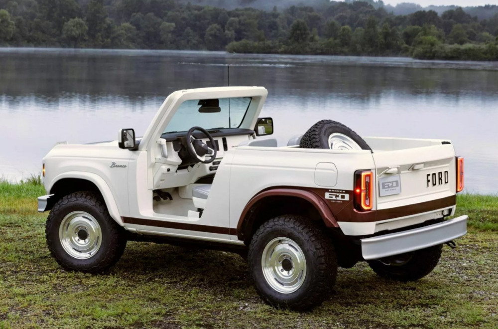 Retro, retro, retro! Novi Ford Bronco bez krova i vrata, spreman da pokori sve puteve FOTO