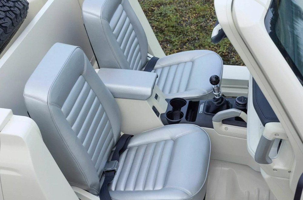 Retro, retro, retro! Novi Ford Bronco bez krova i vrata, spreman da pokori sve puteve FOTO