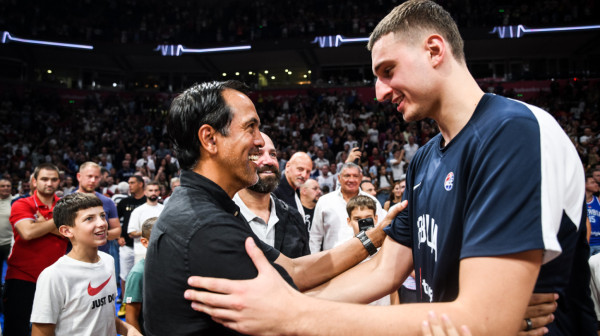 "Spolstra je preleteo okean da se uveri u formu Jovića i da mu poželi sreću na EP" FOTO