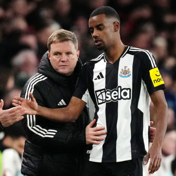 Da li je naivan ili se samo pravi? "Želim Isaka"