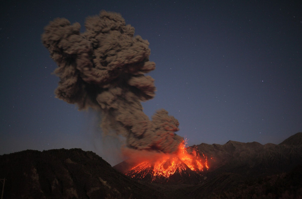 "Zver" se probudila: Eruptirao vulkan VIDEO