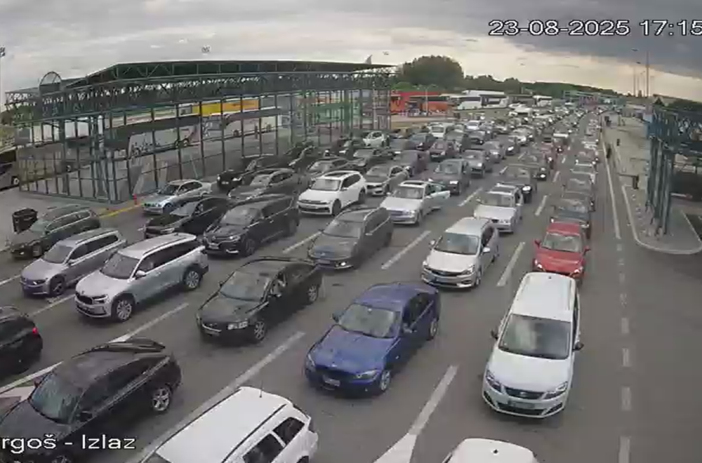 Kolaps na granicama: Kilometarske kolone, čeka se i po osam sati FOTO/VIDEO