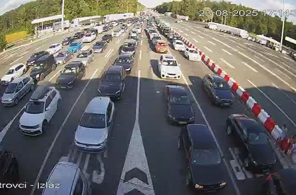 Kolaps na granicama: Kilometarske kolone, čeka se i po osam sati FOTO/VIDEO