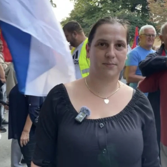 Građani Inđije poručili: "Hoću moju Srbiju nazad"; "Hoću slobodno da se krećem" VIDEO