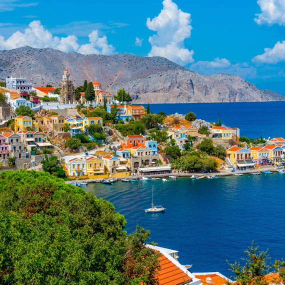 Zaboravite Santorini i Mikonos: Ovo skriveno grčko ostrvo je raj bez gužvi, a u septembru ima 28 stepeni