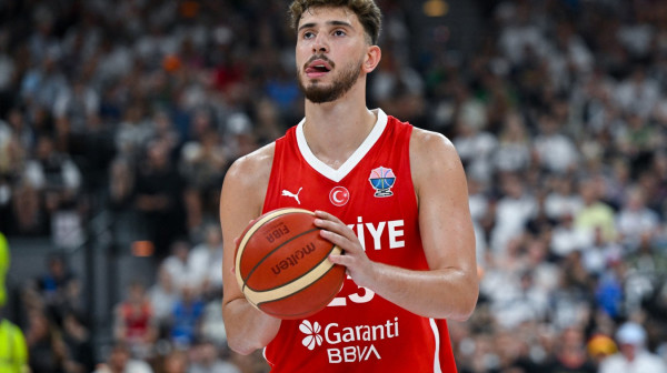 "Bejbi Jokić" srušio Crnu Goru – dabl-dabl bivšeg igrača Zvezde