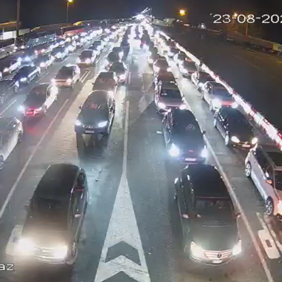 Kolaps na granicama: Kolone vozila u više traka; Vozila stoje satima FOTO