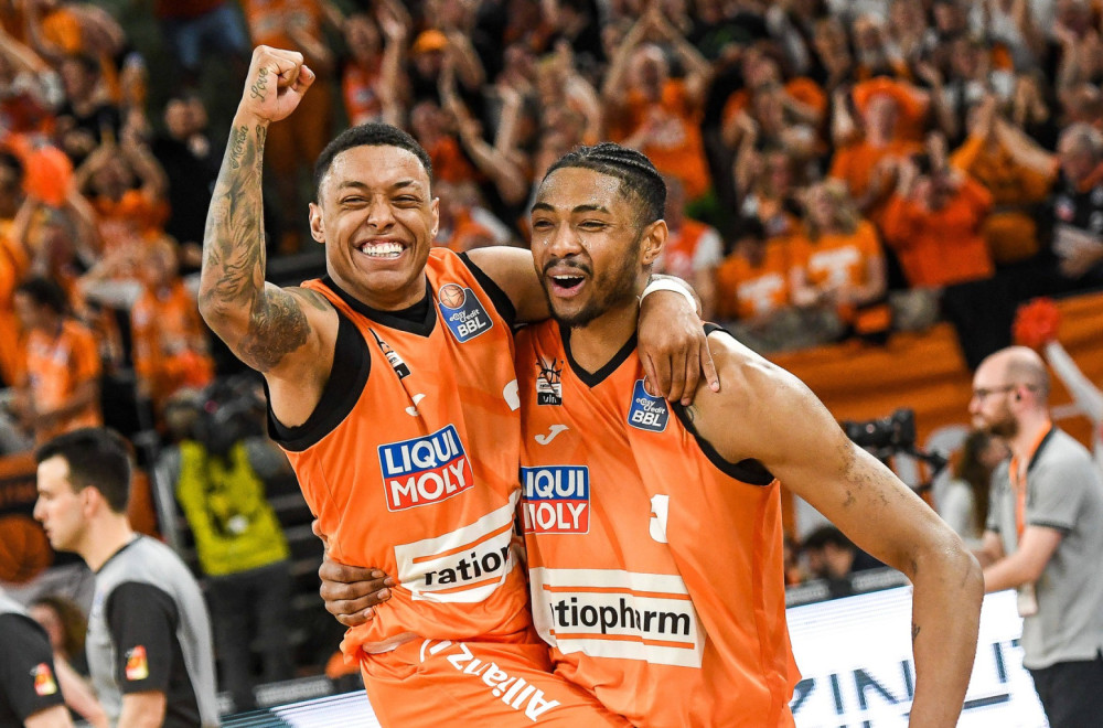 Šta bi bilo da su "branili" iste boje...