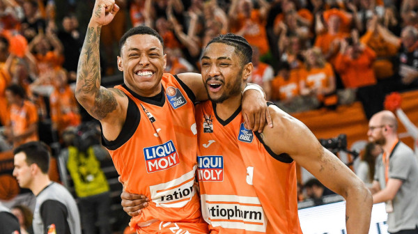 Šta bi bilo da su "branili" iste boje...