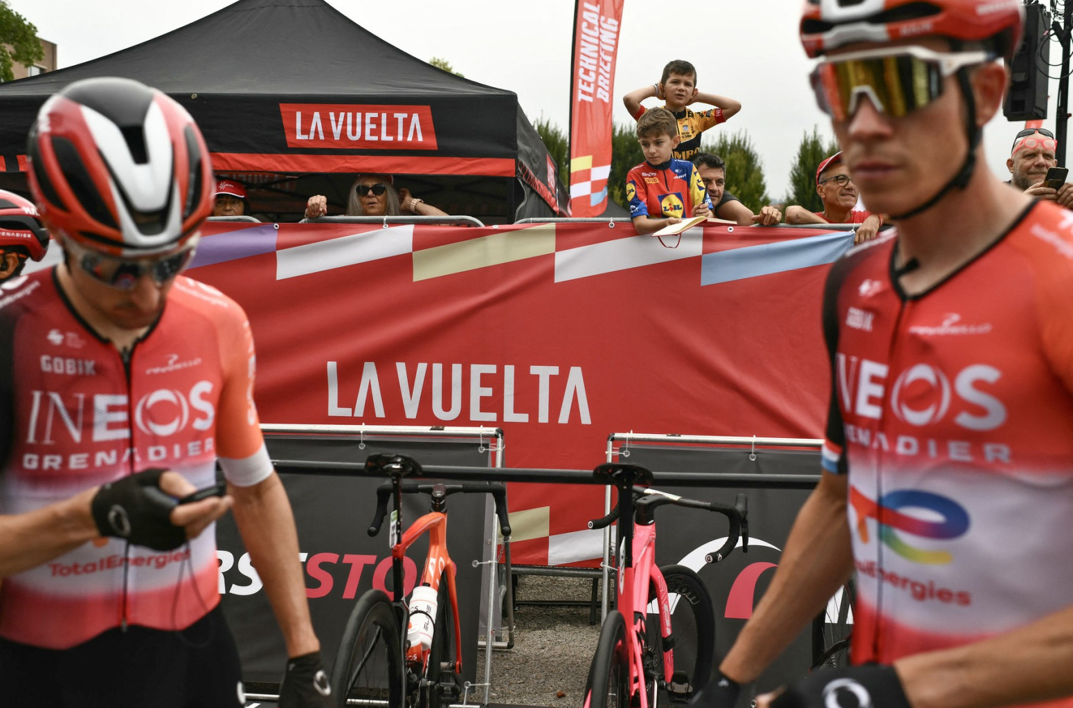 Izgubljen mu prtljag, 200 kilometara prešao taksijem – na vreme da ostvari san