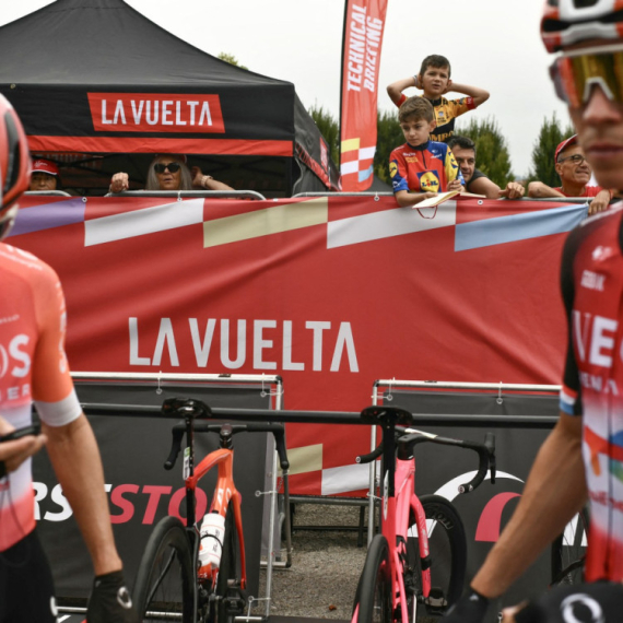 Izgubljen mu prtljag, 200 kilometara prešao taksijem – na vreme da ostvari san