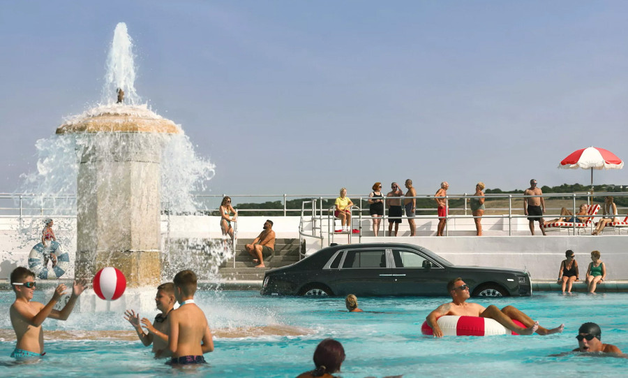 Rolls-Royce završio u bazenu kao omaž rok legendi FOTO/VIDEO