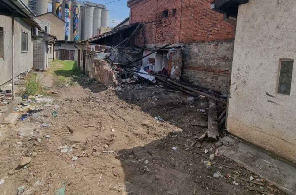 Čačanin od dvorišta napravio deponiju: Komunalci sve očistili FOTO