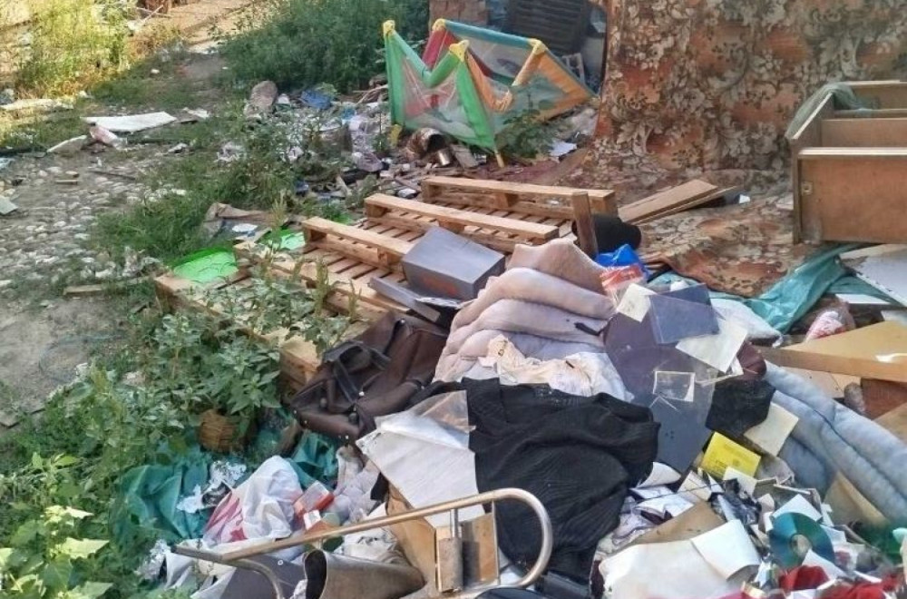 Čačanin od dvorišta napravio deponiju: Komunalci sve očistili FOTO