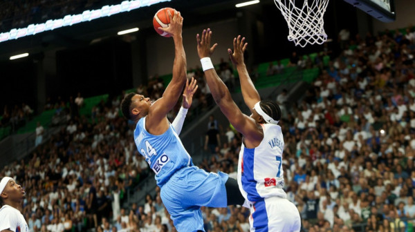 Grci i sa Janisom preslabi za Francusku VIDEO