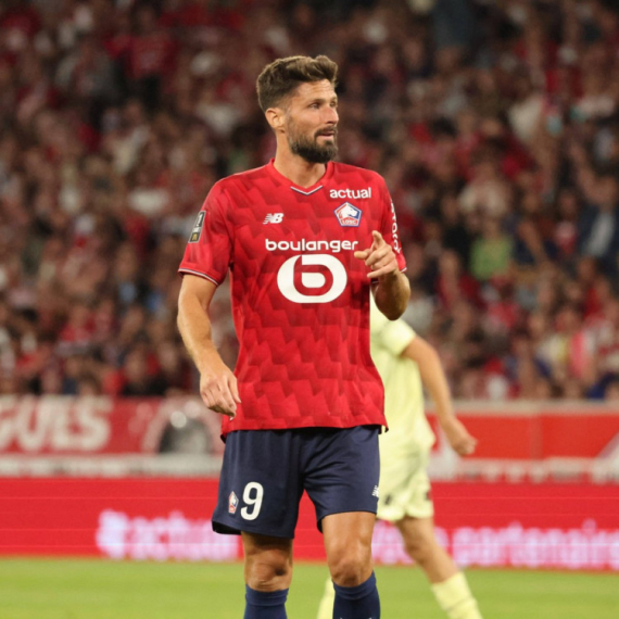 Dve prečke, dve stative i "nebeski" spasilac Žiru – Zvezdin rival nije bauk