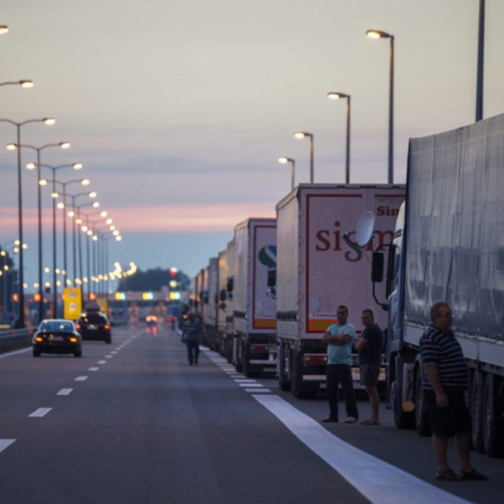 Haos na granicama: Teretnjaci čekaju i po šest sati