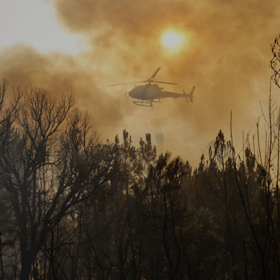 Drama u Francuskoj: Srušio se helikopter za gašenje požara VIDEO