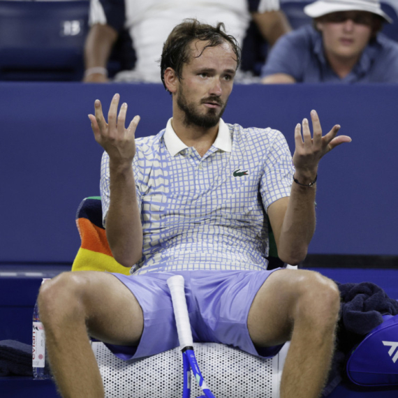 Potpuno ludilo – Medvedev se vratio iz mrtvih, divljao i izgubio dobijen meč! VIDEO