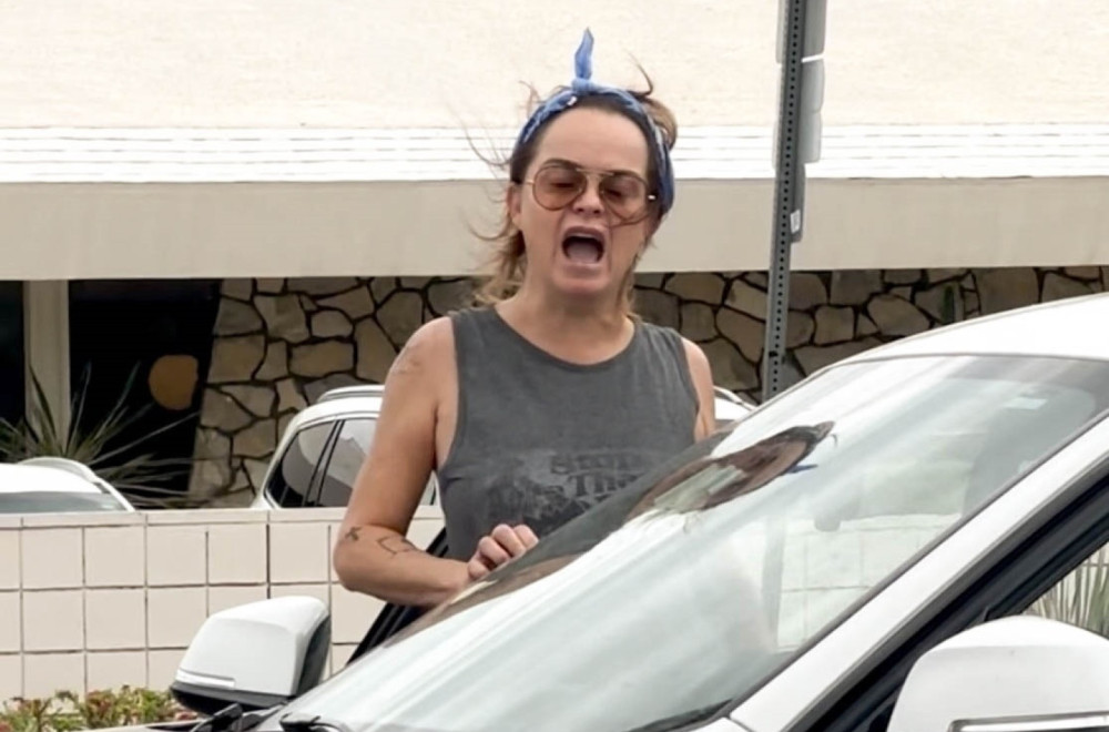 Glumica iz hit serije napravila haos na parkingu FOTO