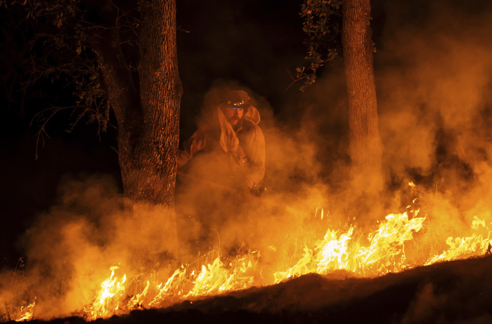 Veliki požar iznad Bara: Vatra se razbuktala na nepristupačnom terenu