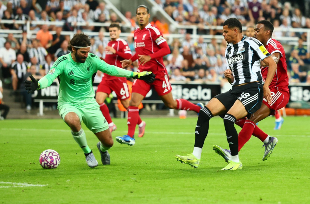 Klinac od 16 godina spasao Liverpul u 100. minutu – desetkovani Njukasl umalo do boda VIDEO