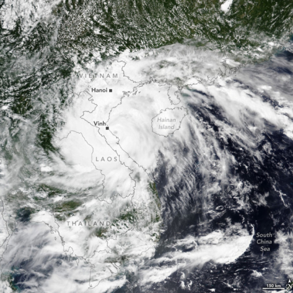 Katastrofa je stigla: Bez struje više od milion i po ljudi; Hiljade kuća ostalo bez krovova FOTO/VIDEO