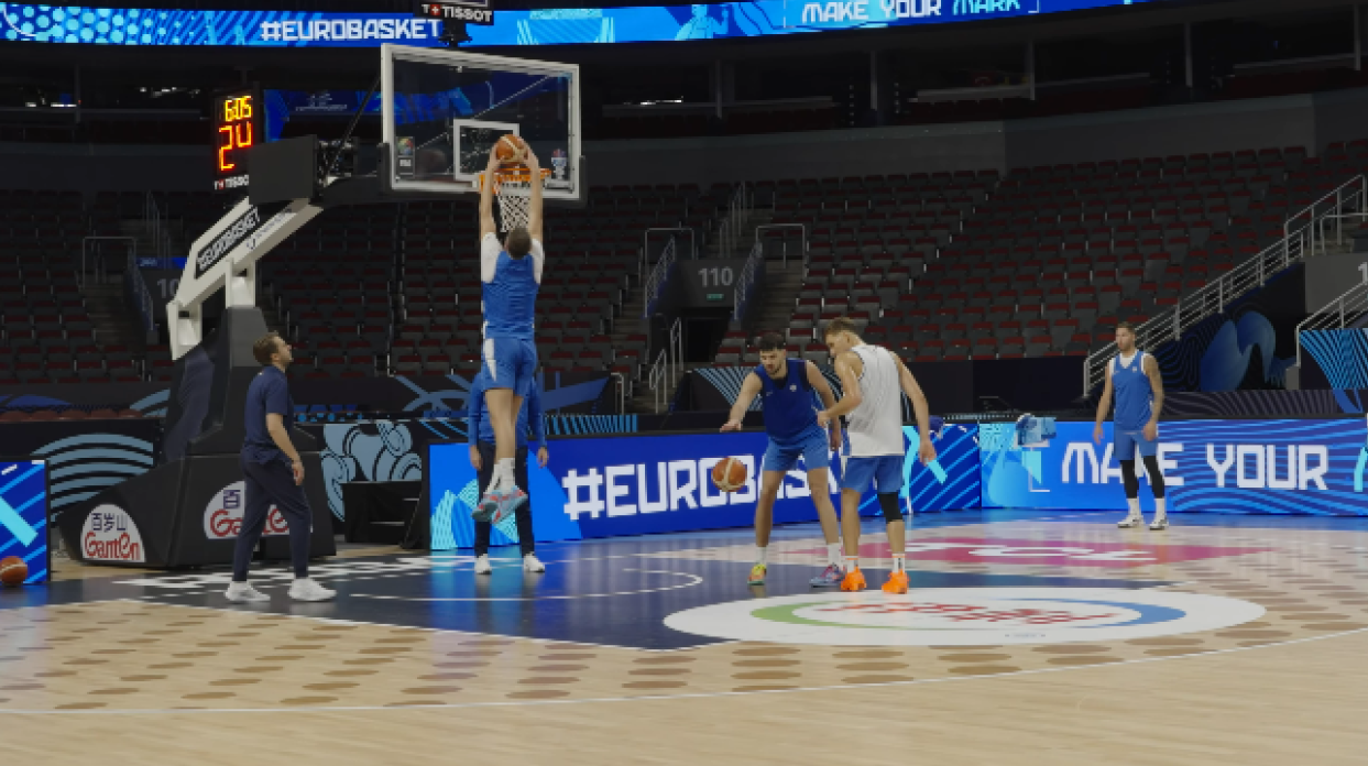 Jović "vežbao" sa logoa i zakucavanje – prvi trening "orlova" u Rigi VIDEO