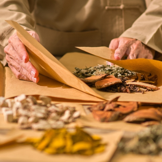 "Dida Zvonko je Srpkinja": Hrvati se obrušili na popularnog travara FOTO