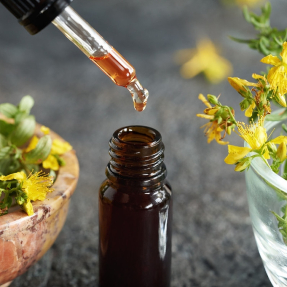 Ova biljka raste na svakom ćošku, a odličan je lek protiv depresije, stresa i anksioznosti