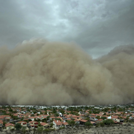 Haos na najpoznatijem festivalu na svetu, hiljade ljudi zarobljeno FOTO/VIDEO