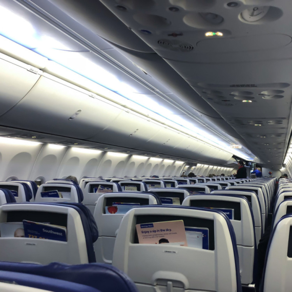 Avio-kompanija poručila da gojazni moraju da kupe dve karte: "Lošije iskustvo za sve"