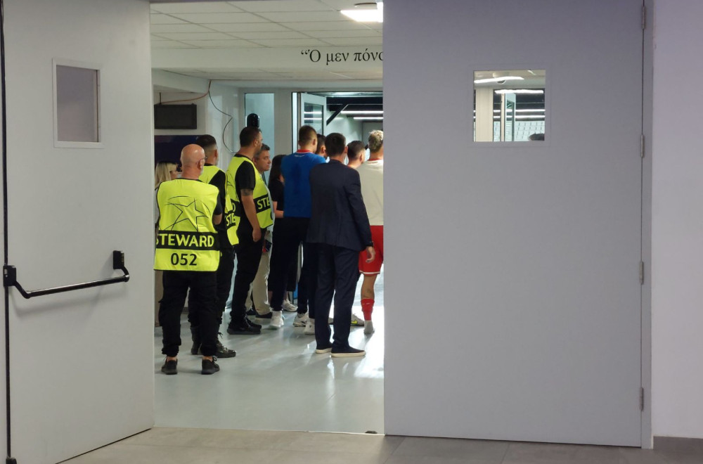 Arnautović hteo da se obračuna ispred svlačionice FOTO