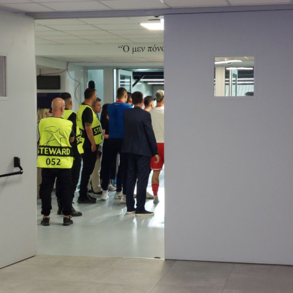 Arnautović hteo da se obračuna ispred svlačionice FOTO