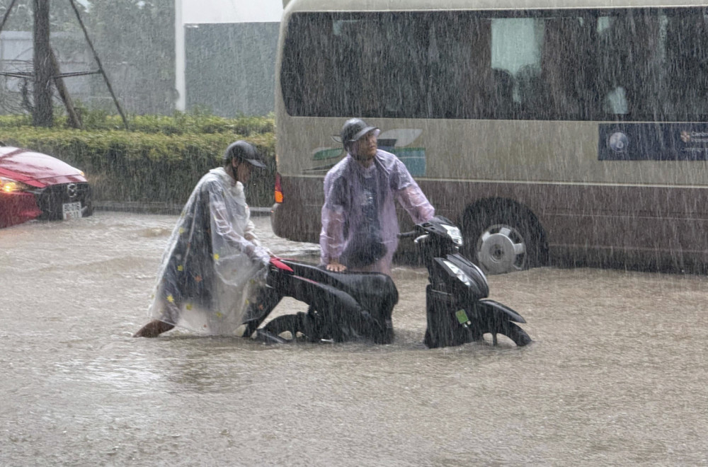 Tajfun pravi haos; Ima mrtvih, povređenih i nestalih