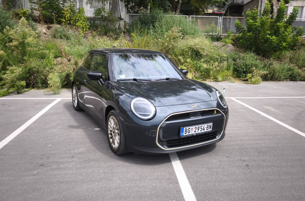 Vozili smo: Mini Cooper SE (2024) – električna šmekerica