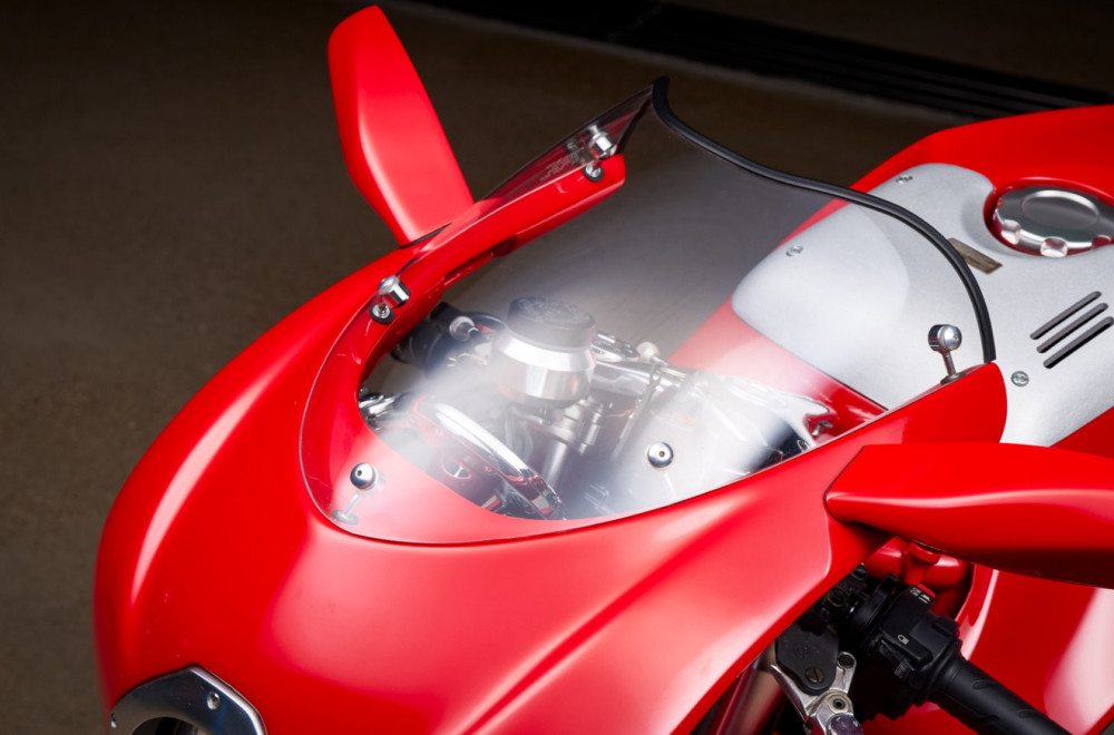 Da li su visok vetrobran i deflektor uvek dobro rešenje?