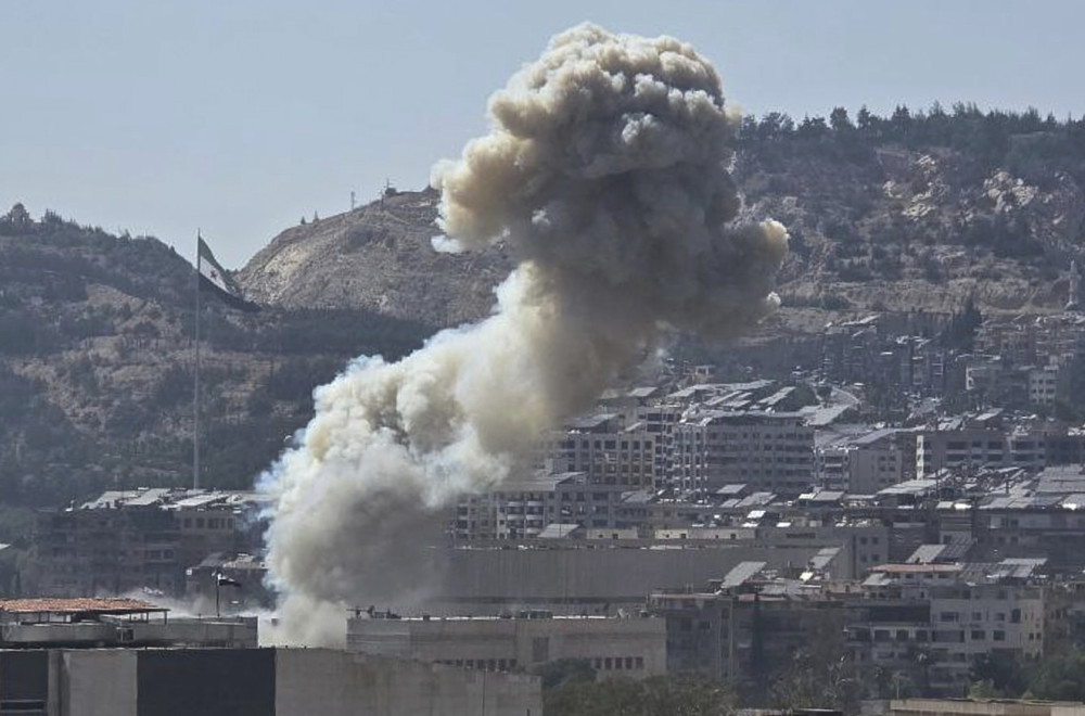 Masovni napad: Pogođeni vojni objekti VIDEO