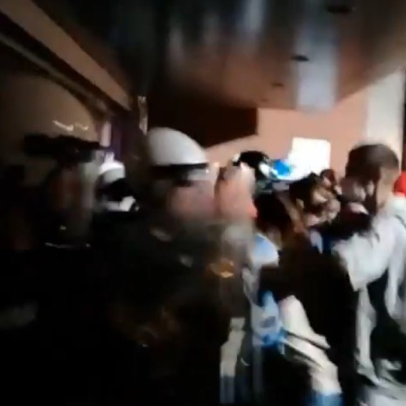 Ovako je počeo napad blokadera: Predvođeni separatistima Gruhonjićem, Ješićem i Bačulovim prete policiji VIDEO