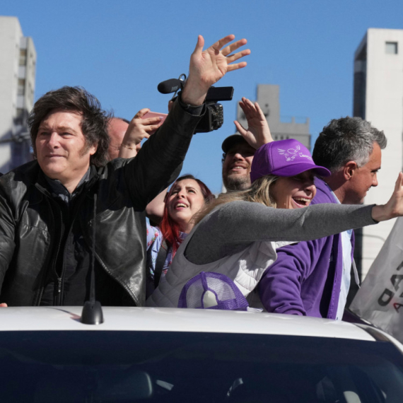 Milej gađan kamenjem VIDEO