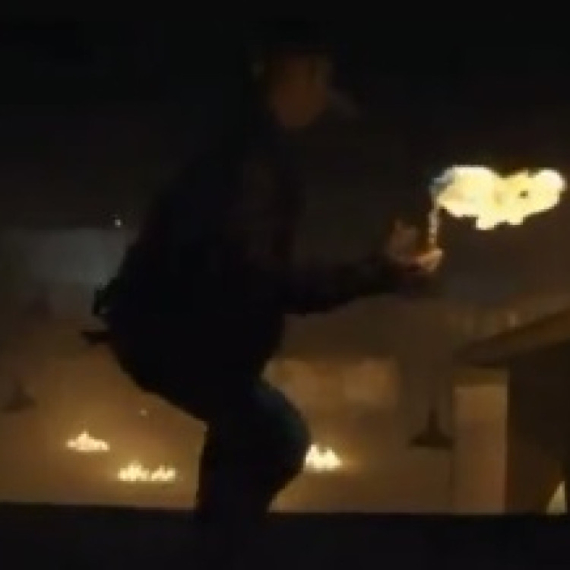 Blokaderski novinar poziva da se na policiju u Novom Sadu bacaju Molotovljevi kokteli VIDEO