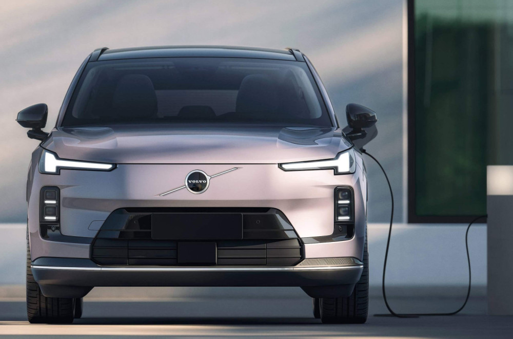 Volvo menja planove: "Ne možemo mi diktirati kraj benzinskim motorima"