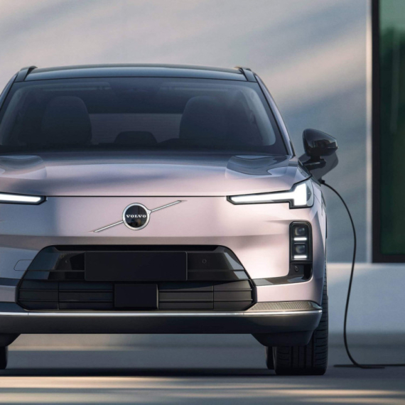 Volvo menja planove: "Ne možemo mi diktirati kraj benzinskim motorima"