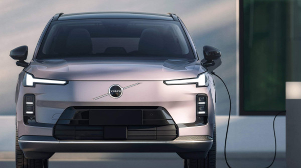 Volvo menja planove: "Ne možemo mi diktirati kraj benzinskim motorima"